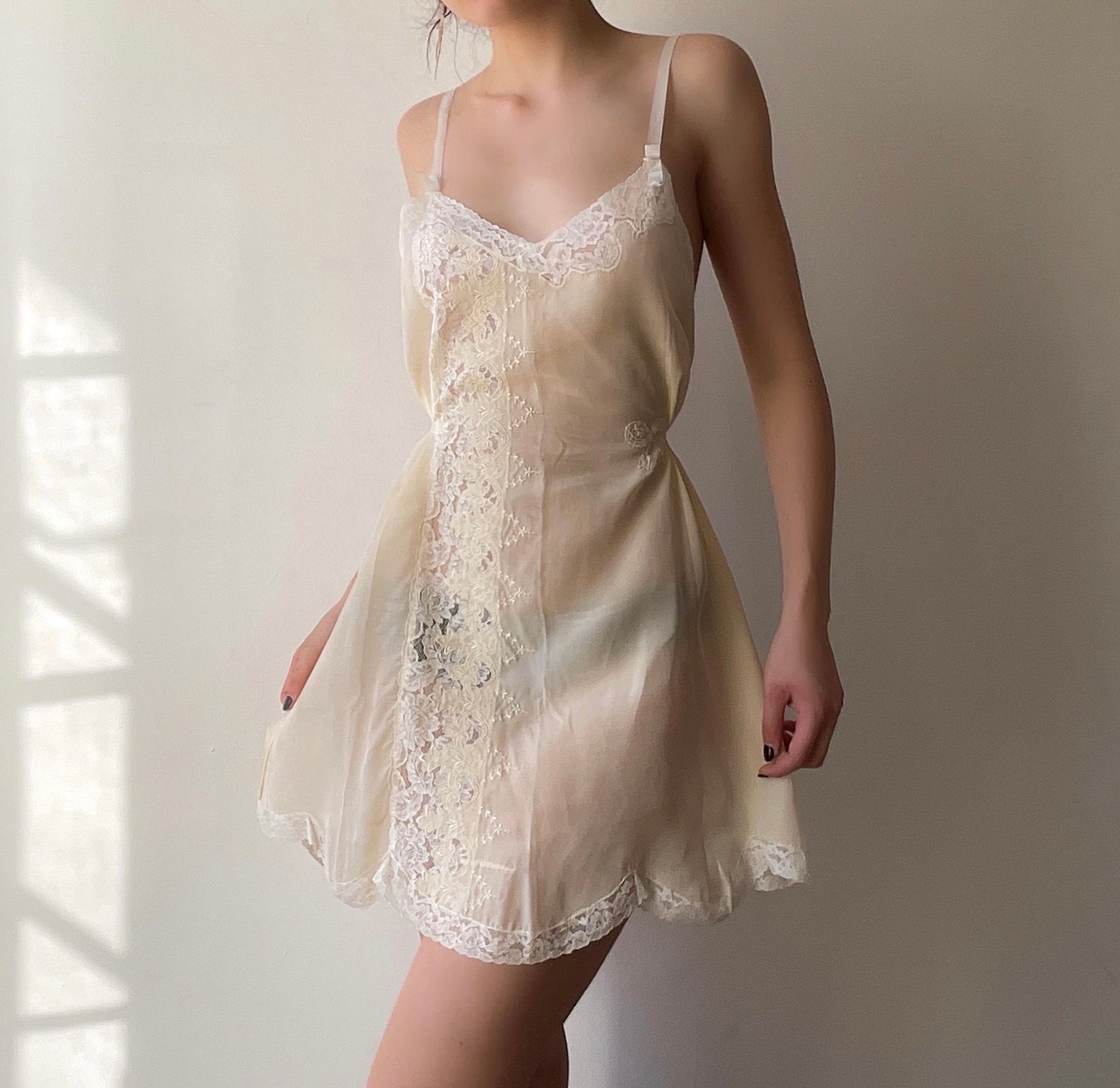 1950s Lace Dress (M/L)
